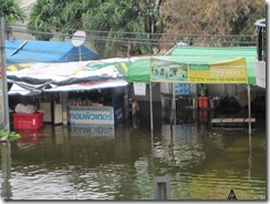 2011_10_20 Flooded Market (10)