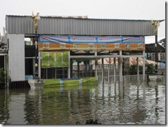 2011_10_20 Flooded Market (4)