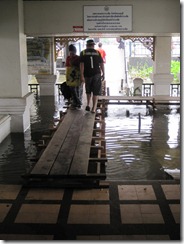 2011_10_20 Flooded Market (8)