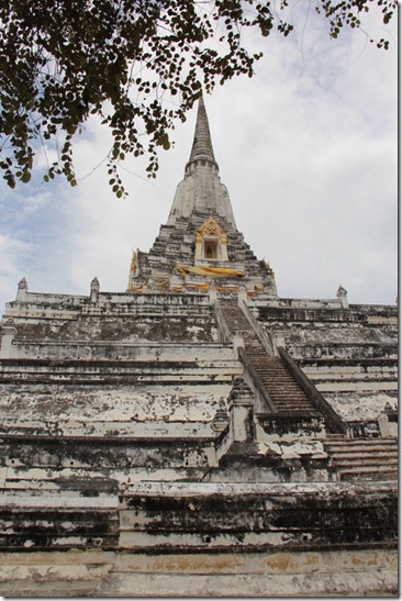 2012_08_11 Wat Phu Khao Thong (5)