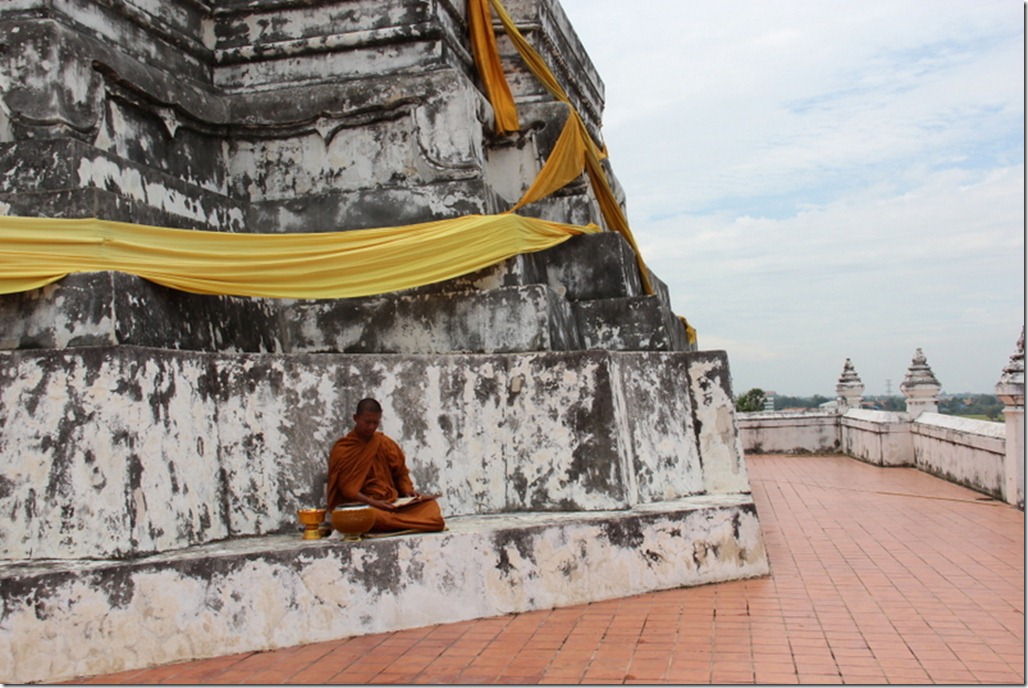 2012_08_11 Wat Phu Khao Thong (7)