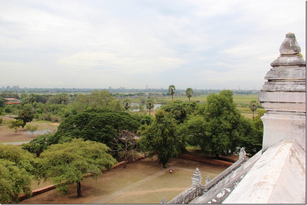 2012_08_11 Wat Phu Khao Thong (9)